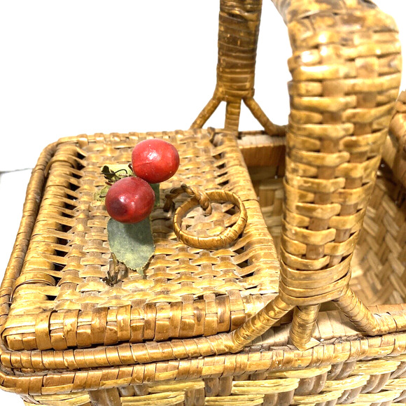 Vintage Woven Market Basket Small Split Lid Top Handle Carrier Wicker & Fruit - Picture 9 of 12